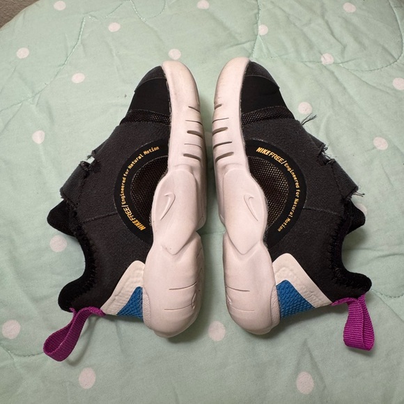 Nike Free RN Toddler Sneakers size 6 - Picture 3 of 16